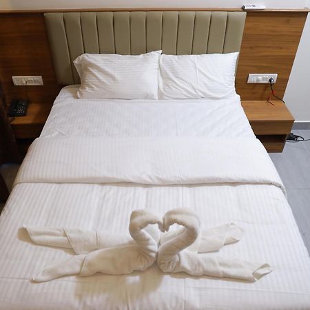Silverkey Hotel Yelahanka バンガロール エクステリア 写真