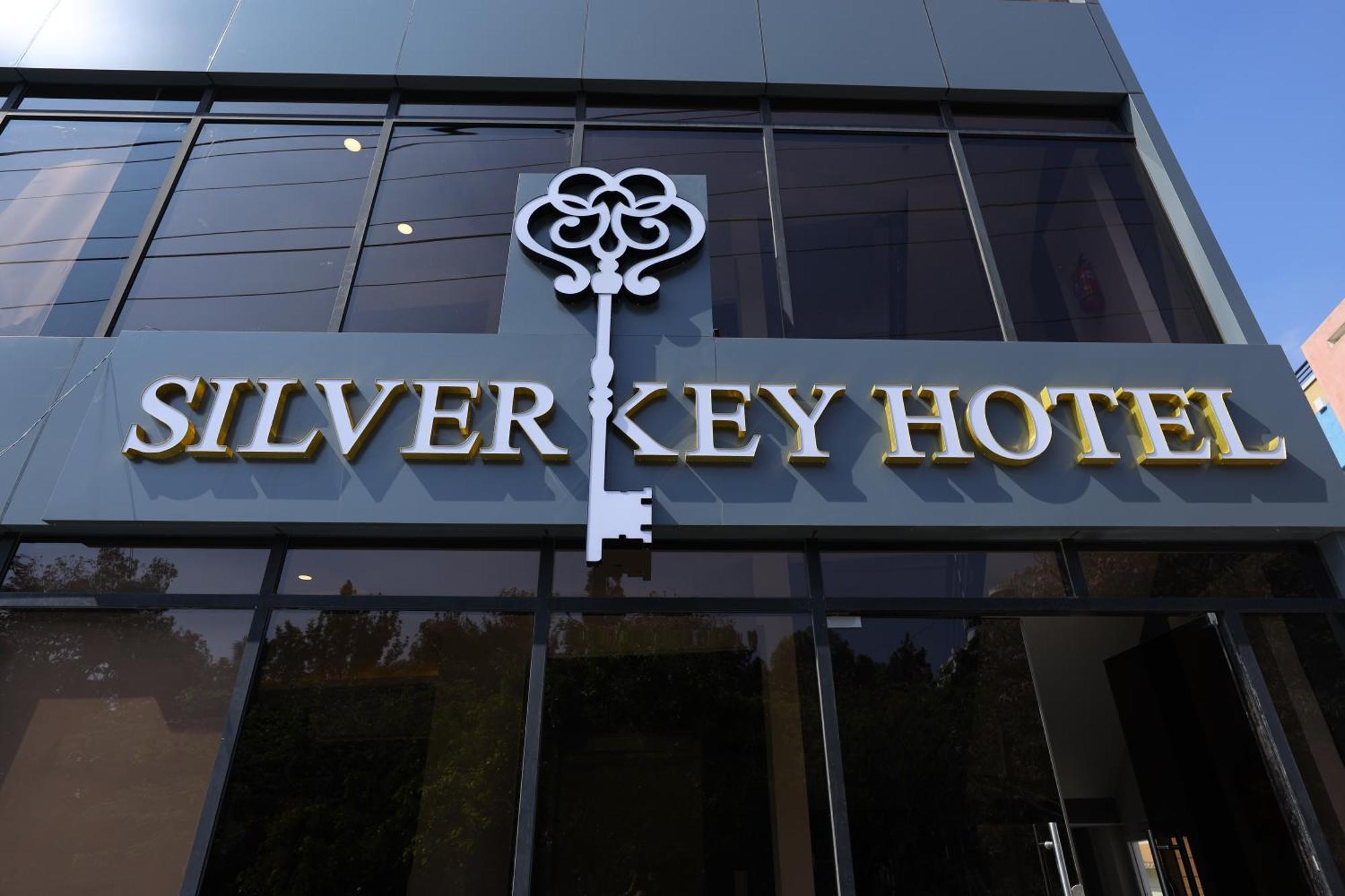 Silverkey Hotel Yelahanka バンガロール エクステリア 写真
